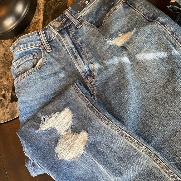 Hollisters jeans - Picture 2 of 3